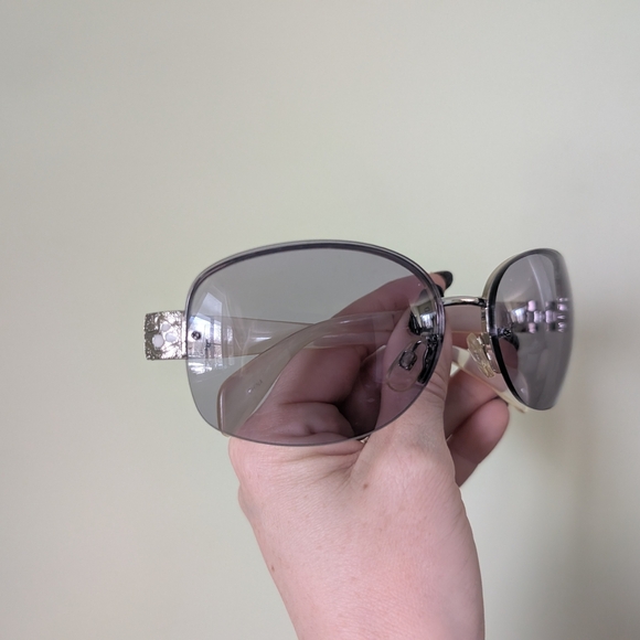 Kenzie Lexie Gray Silver Sunglasses - Picture 7 of 9